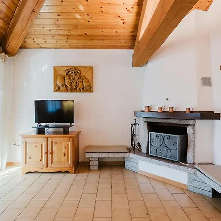 Ferienwohnung La Mansarda Di Nonna Delfa Pinzolo Exterior foto